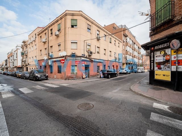 3 bedroom Flat for sale in San Diego, Madrid city - € 239,000 (Ref: 9312559)