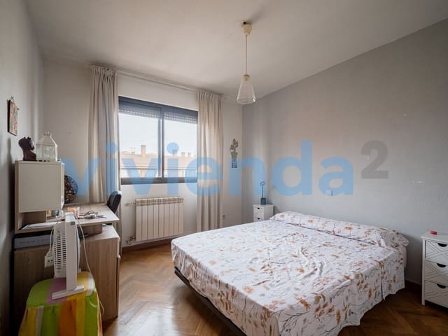 5 bedroom Flat for sale in Arcos, Madrid city with pool garage - € 596,000 (Ref: 9322552)