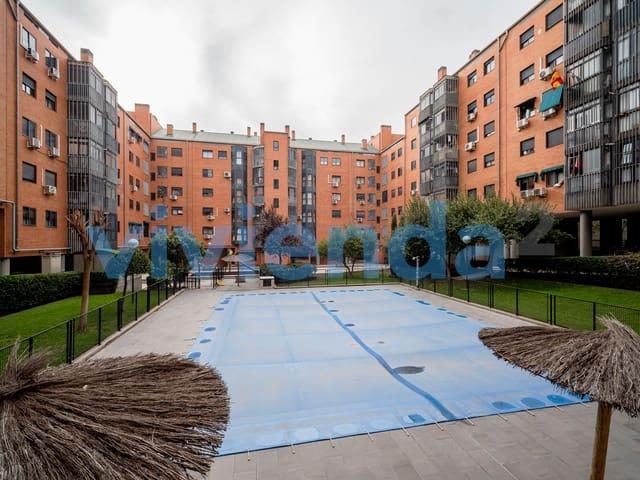 5 bedroom Flat for sale in Arcos, Madrid city with pool garage - € 596,000 (Ref: 9322552)