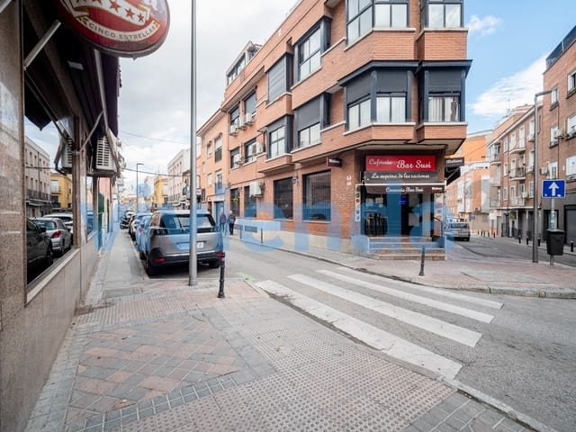 4 bedroom Flat for sale in Almendrales, Madrid city - € 548,500 (Ref: 9342048)