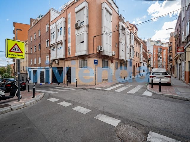 4 bedroom Flat for sale in Almendrales, Madrid city - € 548,500 (Ref: 9342048)