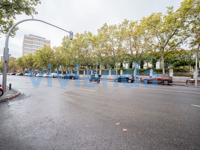 3 soveværelse Lejlighed til leje i Nueva España, Madrid by med garage - € 2.495 (Ref: 9347043)