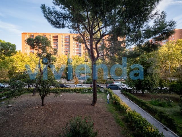 3 bedroom Flat for sale in Portazgo, Madrid city - € 277,500 (Ref: 9367179)