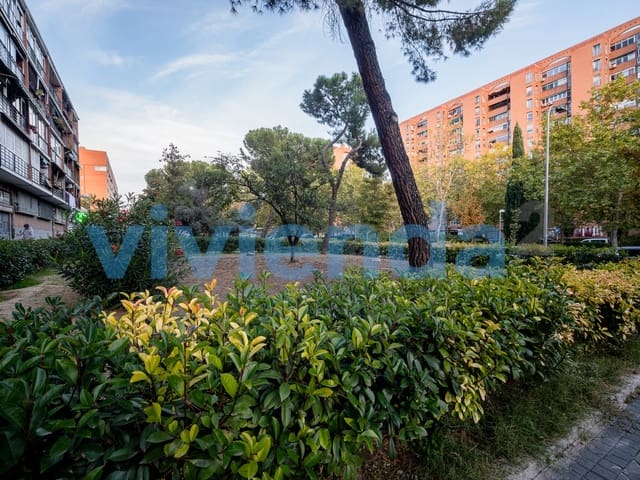 3 bedroom Flat for sale in Portazgo, Madrid city - € 277,500 (Ref: 9367179)