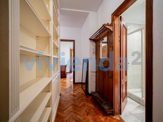 Appartement de 2 chambres à louer à Embajadores, Madrid ville - 1 800 € (Ref: 9375071)