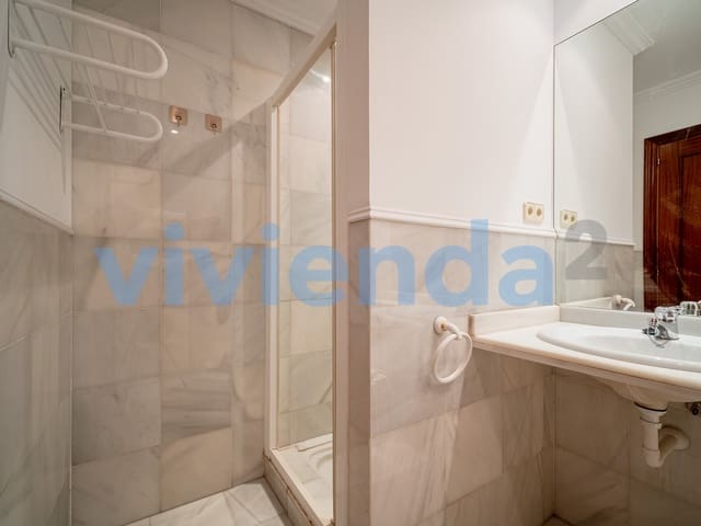Appartement de 2 chambres à louer à Embajadores, Madrid ville - 1 800 € (Ref: 9375071)