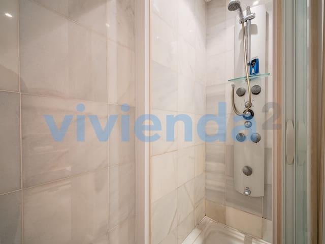 Appartement de 2 chambres à louer à Embajadores, Madrid ville - 1 800 € (Ref: 9375071)