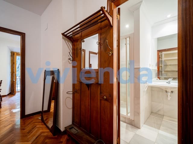 Appartement de 2 chambres à louer à Embajadores, Madrid ville - 1 800 € (Ref: 9375071)