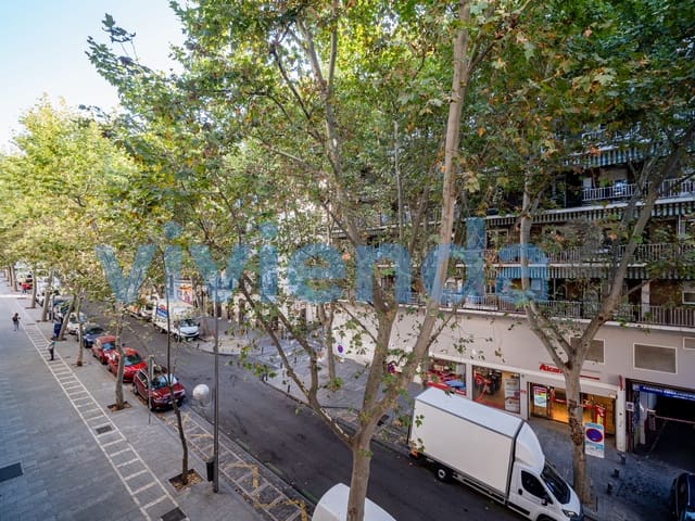 Appartement de 2 chambres à louer à Embajadores, Madrid ville - 1 800 € (Ref: 9375071)