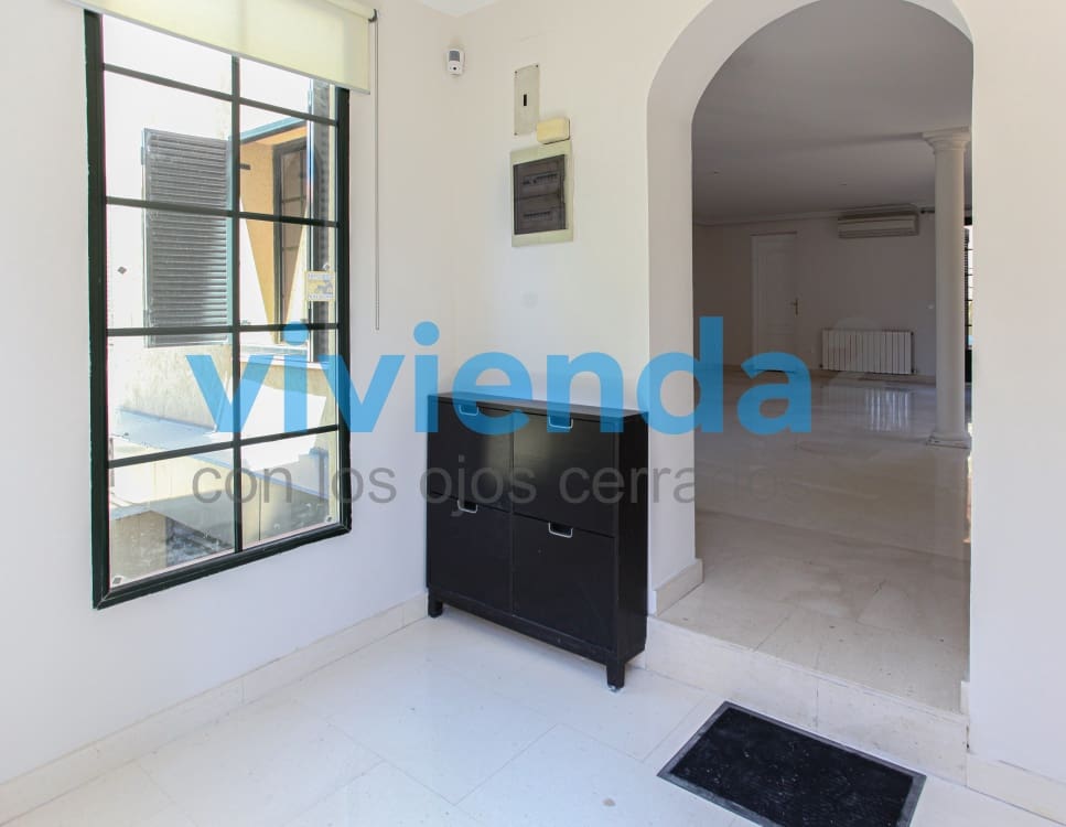 4 makuuhuone Omakotitalo vuokrattavana paikassa Madrid kaupunki mukana uima-altaan 
autotalli - 4 500 € (Ref: 9382483)