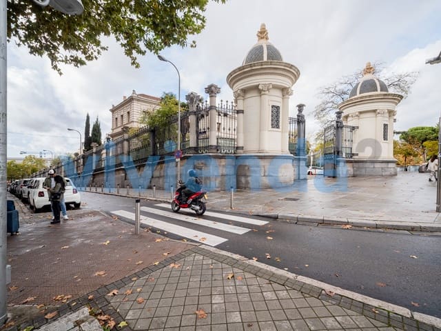 2 makuuhuone Asunto vuokrattavana paikassa Jerónimos, Madrid kaupunki - 1 825 € (Ref: 9395828)