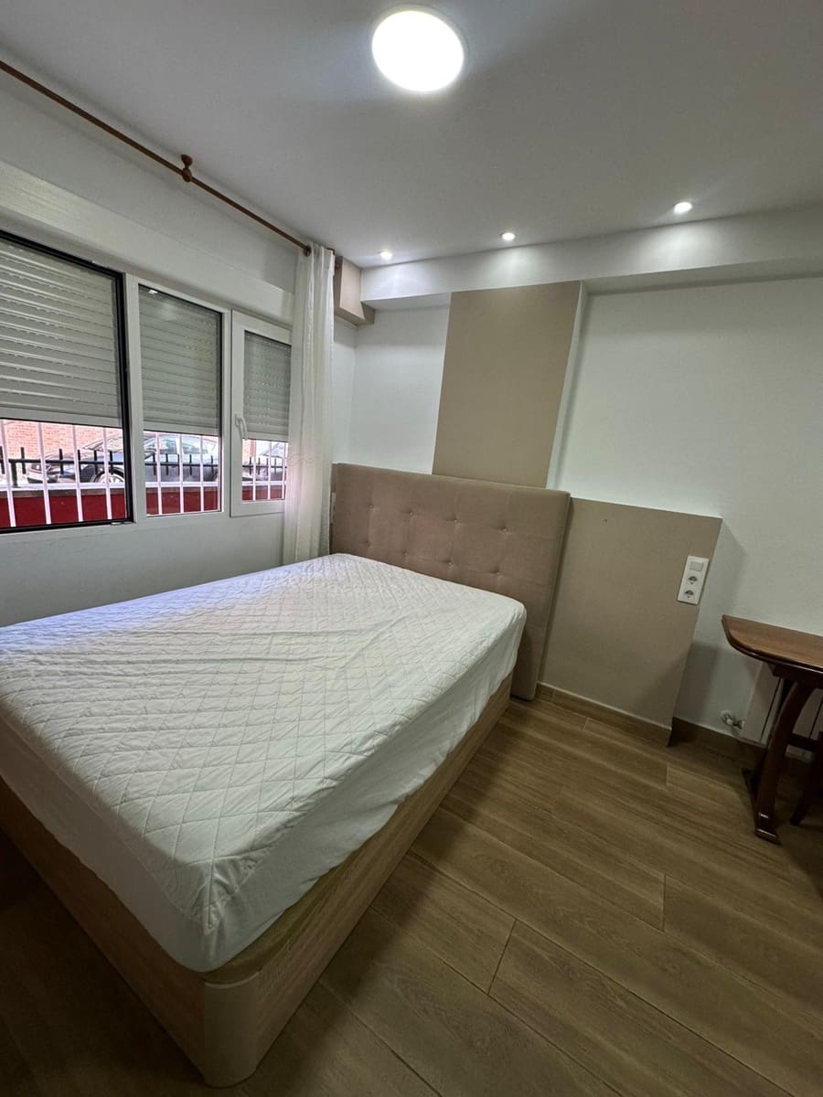 Studio do wynajęcia w Miasto Madryt - 950 € (Ref: 9395833)