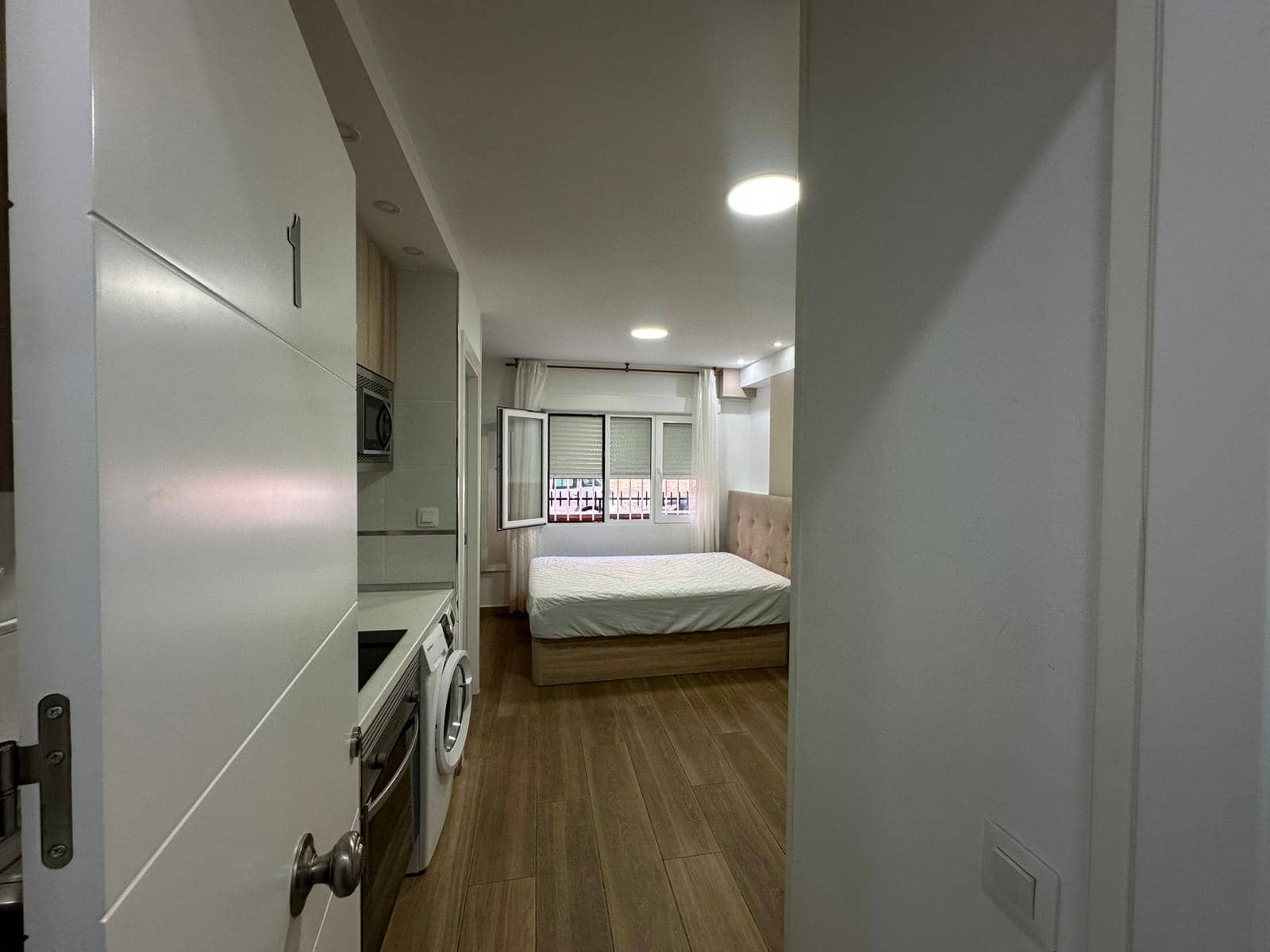 Studio do wynajęcia w Miasto Madryt - 950 € (Ref: 9395833)