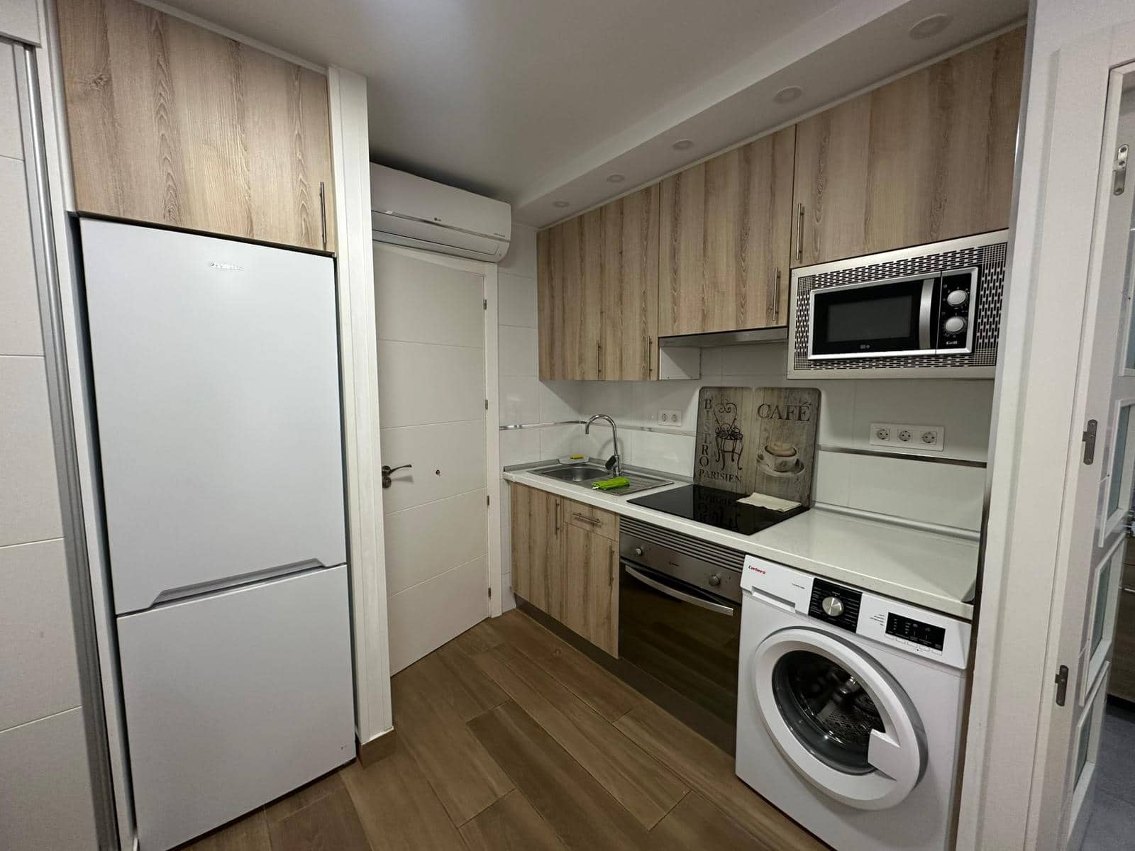 Studio do wynajęcia w Miasto Madryt - 950 € (Ref: 9395833)