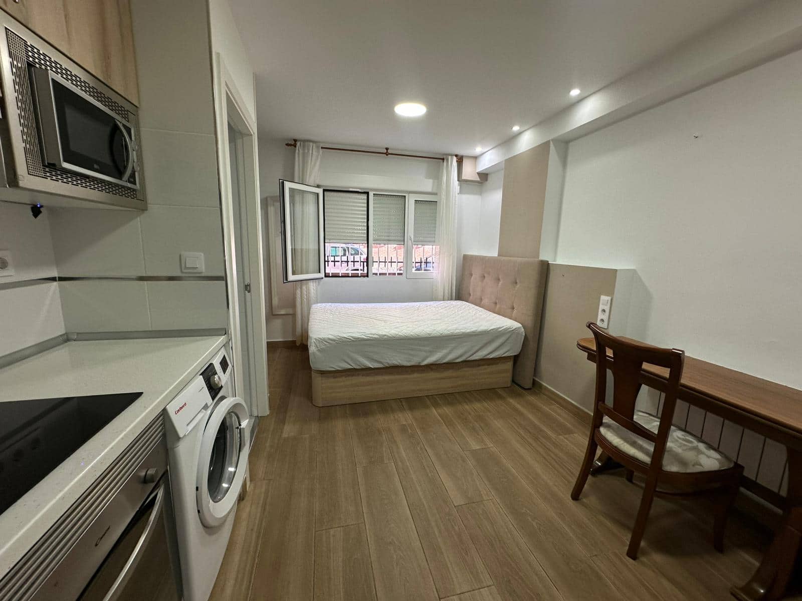 Studio do wynajęcia w Miasto Madryt - 950 € (Ref: 9395833)