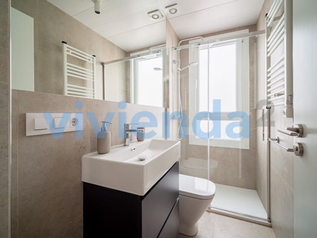 Appartement de 2 chambres à louer à Embajadores, Madrid ville - 1 645 € (Ref: 9398271)