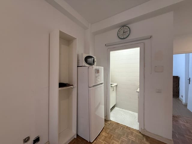 1 quarto Apartamento para arrendar em Cortes, Madrid cidade - 1 150 € (Ref: 9406353)