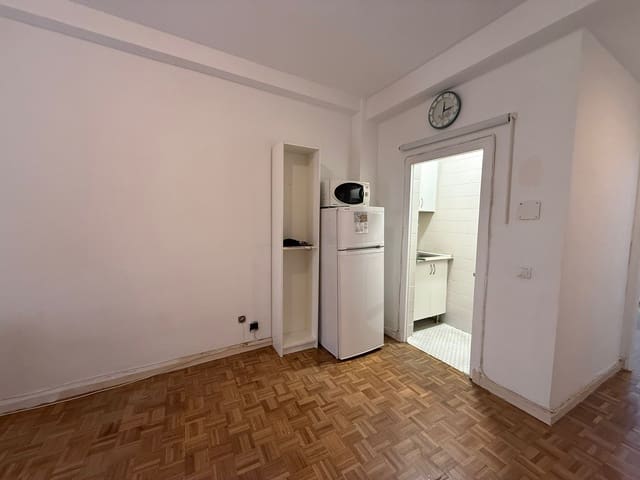 1 quarto Apartamento para arrendar em Cortes, Madrid cidade - 1 150 € (Ref: 9406353)