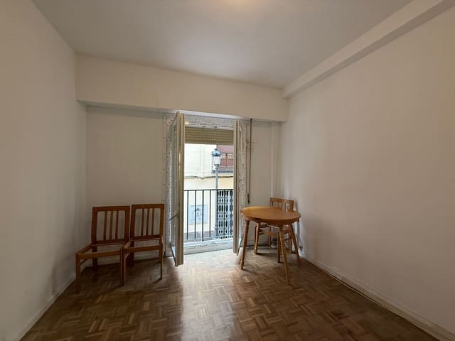 1 quarto Apartamento para arrendar em Cortes, Madrid cidade - 1 150 € (Ref: 9406353)