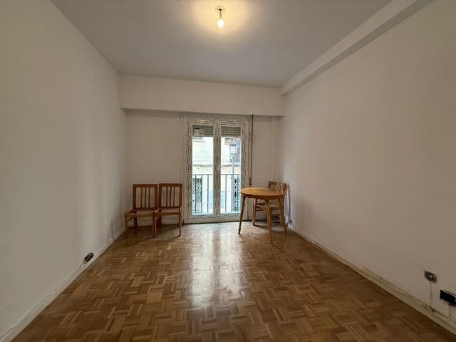 1 quarto Apartamento para arrendar em Cortes, Madrid cidade - 1 150 € (Ref: 9406353)