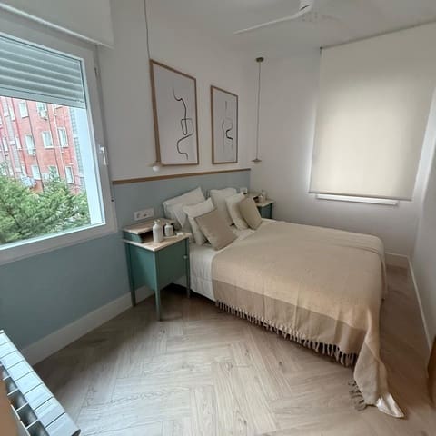 3 bedroom Flat for rent in Estrella, Madrid city - € 3,150 (Ref: 9410742)