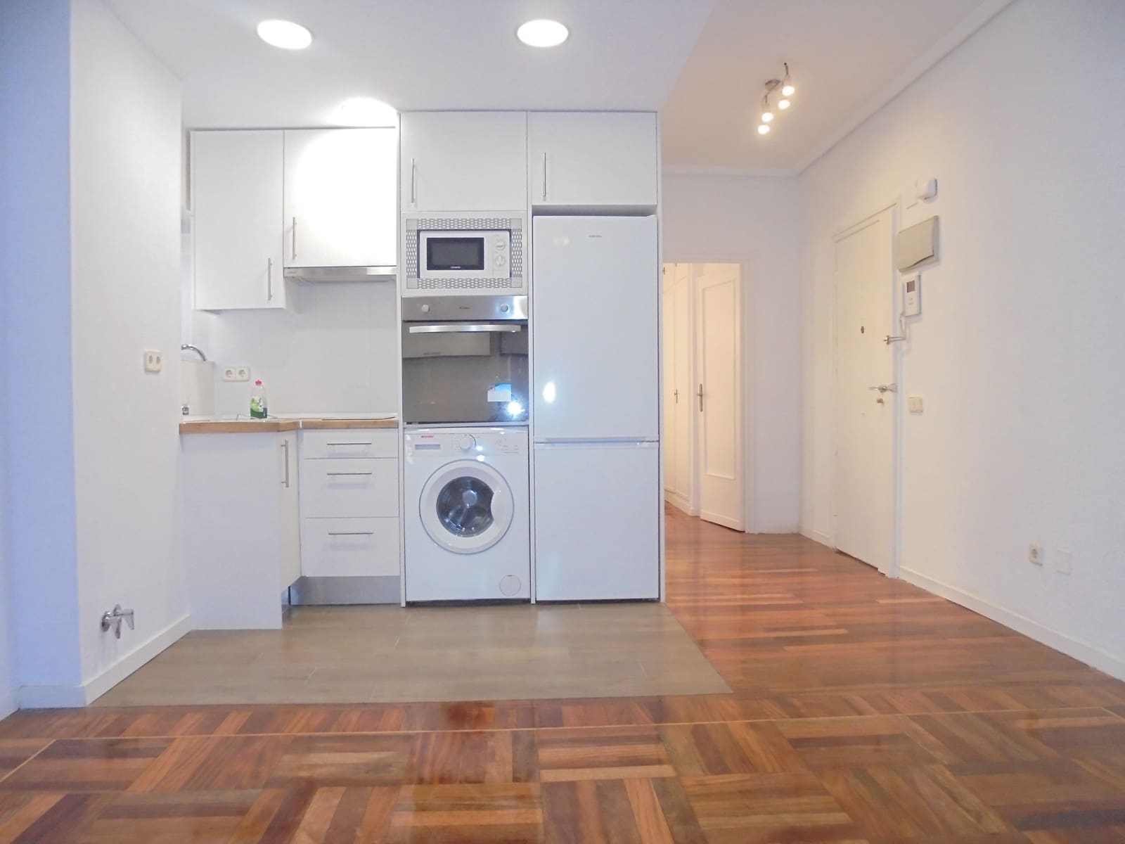 Appartement de 1 chambre à louer à Madrid ville - 1 300 € (Ref: 9410743)