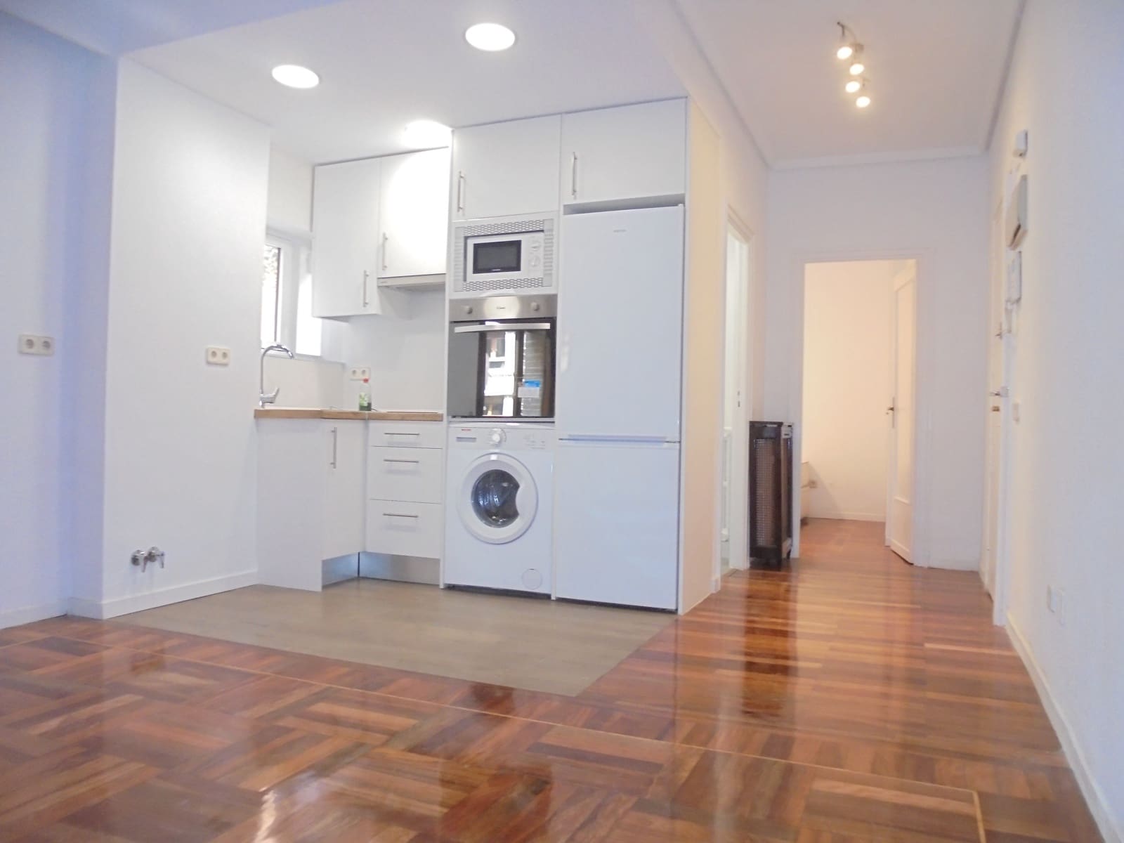Appartement de 1 chambre à louer à Madrid ville - 1 300 € (Ref: 9410743)