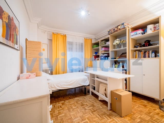 4 bedroom Flat for sale in Palos de Moguer, Madrid city - € 648,000 (Ref: 9413801)