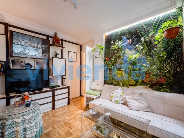 4 bedroom Flat for sale in Palos de Moguer, Madrid city - € 648,000 (Ref: 9413801)