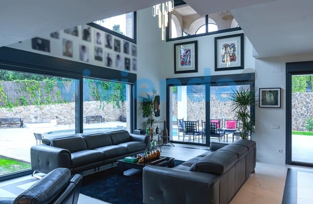 6 bedroom Townhouse for sale in Piovera, Madrid city with pool - € 5,650,000 (Ref: 9419179)