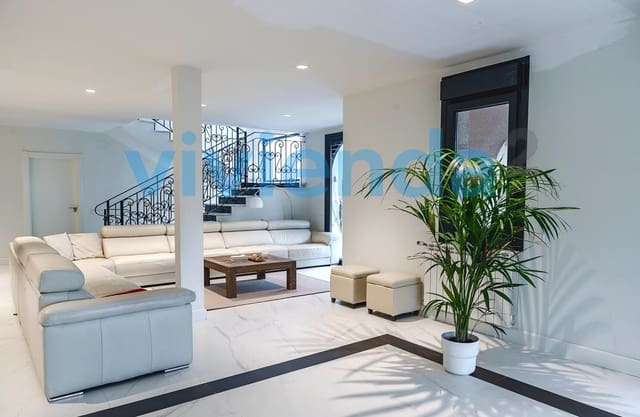 6 bedroom Townhouse for sale in Piovera, Madrid city with pool - € 5,650,000 (Ref: 9419179)