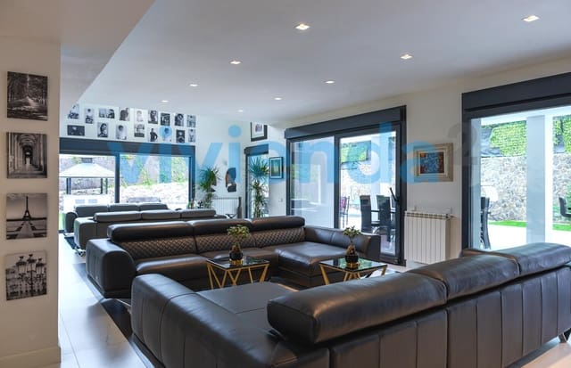 6 bedroom Townhouse for sale in Piovera, Madrid city with pool - € 5,650,000 (Ref: 9419179)