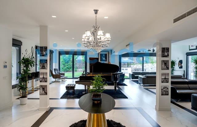 6 bedroom Townhouse for sale in Piovera, Madrid city with pool - € 5,650,000 (Ref: 9419179)