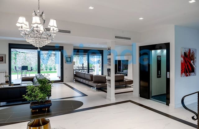 6 bedroom Townhouse for sale in Piovera, Madrid city with pool - € 5,650,000 (Ref: 9419179)