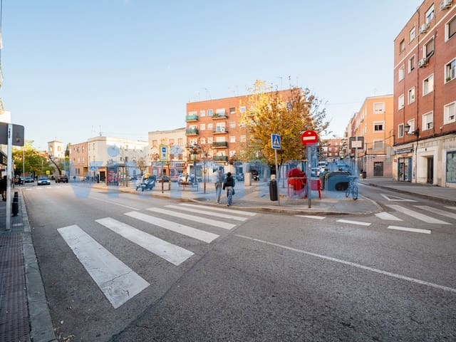 2 bedroom Flat for sale in Almendrales, Madrid city - € 252,000 (Ref: 9419183)