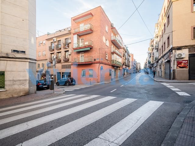 2 bedroom Flat for sale in Almendrales, Madrid city - € 252,000 (Ref: 9419183)