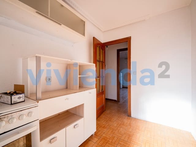 2 bedroom Flat for sale in Los Rosales, Madrid city - € 205,000 (Ref: 9433134)