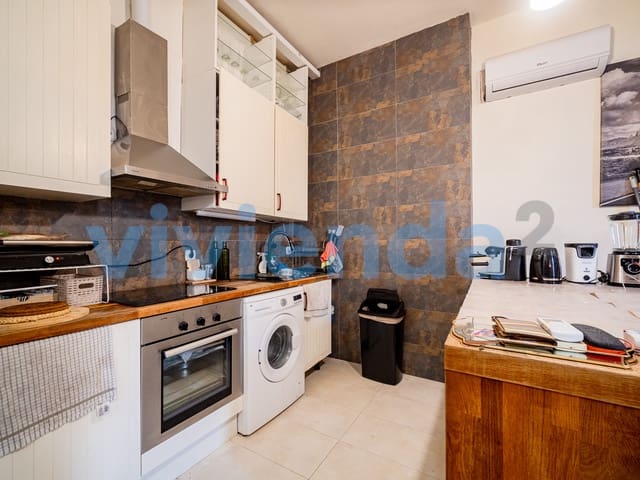 2 bedroom Business for sale in Rejas, Madrid city with garage - € 331,000 (Ref: 9436984)