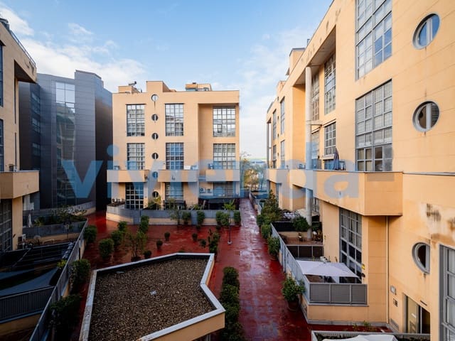 2 bedroom Business for sale in Rejas, Madrid city with garage - € 331,000 (Ref: 9436984)