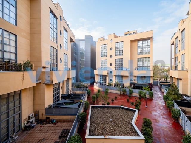 2 bedroom Business for sale in Rejas, Madrid city with garage - € 331,000 (Ref: 9436984)