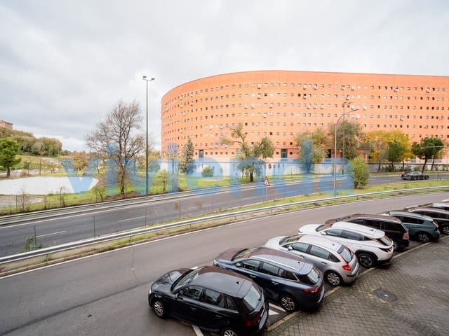 2 slaapkamer Flat te koop in Media Legua, Madrid stad - € 339.500 (Ref: 9439731)