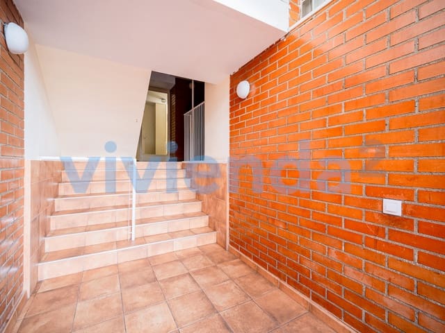 2 slaapkamer Flat te koop in Media Legua, Madrid stad - € 339.500 (Ref: 9439731)