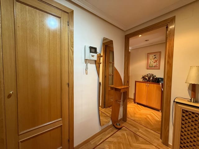 2 bedroom Flat for rent in Acacias, Madrid city with pool - € 1,700 (Ref: 9446149)