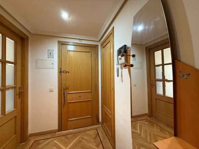 2 bedroom Flat for rent in Acacias, Madrid city with pool - € 1,700 (Ref: 9446149)