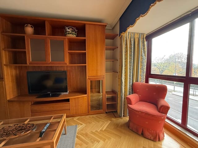 2 bedroom Flat for rent in Acacias, Madrid city with pool - € 1,700 (Ref: 9446149)