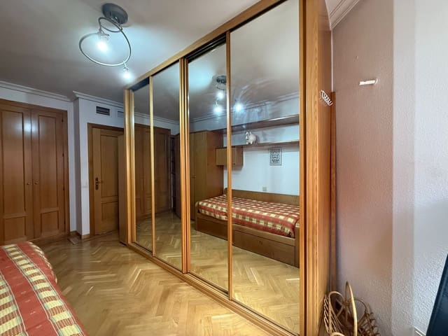 2 bedroom Flat for rent in Acacias, Madrid city with pool - € 1,700 (Ref: 9446149)