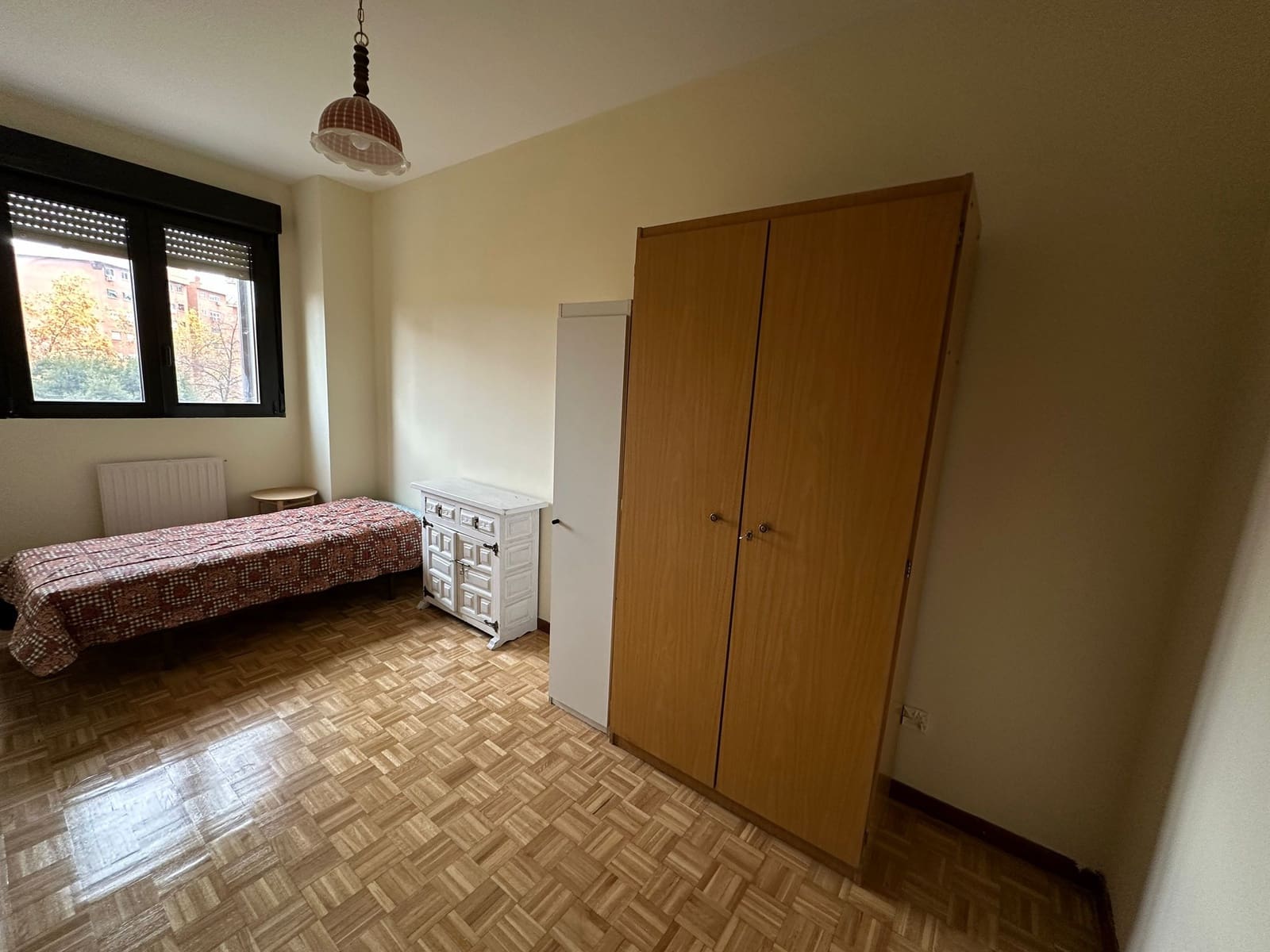 3 slaapkamer Flat te huur in Madrid stad - € 1.650 (Ref: 9446150)