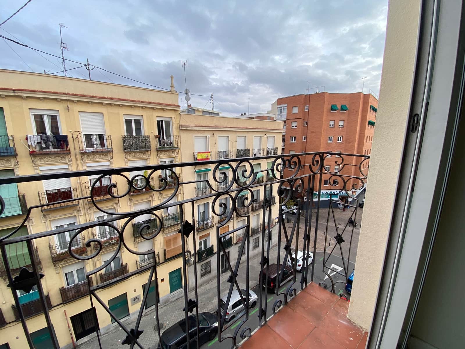 3 bedroom Flat for rent in Madrid city - € 1,500 (Ref: 9451156)
