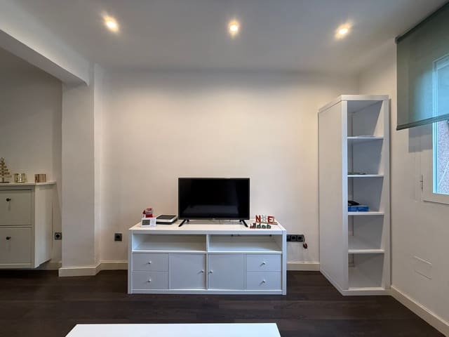 2 slaapkamer Flat te huur in Ventas, Madrid stad - € 1.250 (Ref: 9451844)