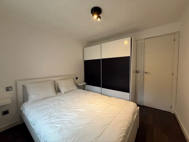 2 slaapkamer Flat te huur in Ventas, Madrid stad - € 1.250 (Ref: 9451844)